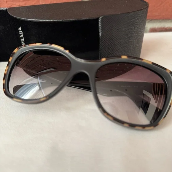 •Prada Black Havana-Tortoiseshell SPR20P Sunglasses